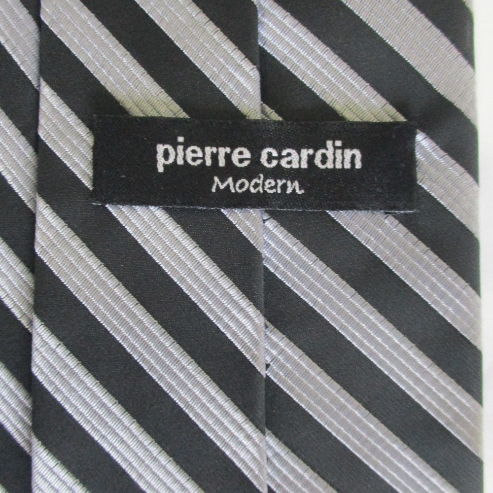 GORGEOUS PIERRE CARDIN MODERN TIE IN BLACK & GRAY COLOR STRIPED PRINT 100% AUTH.